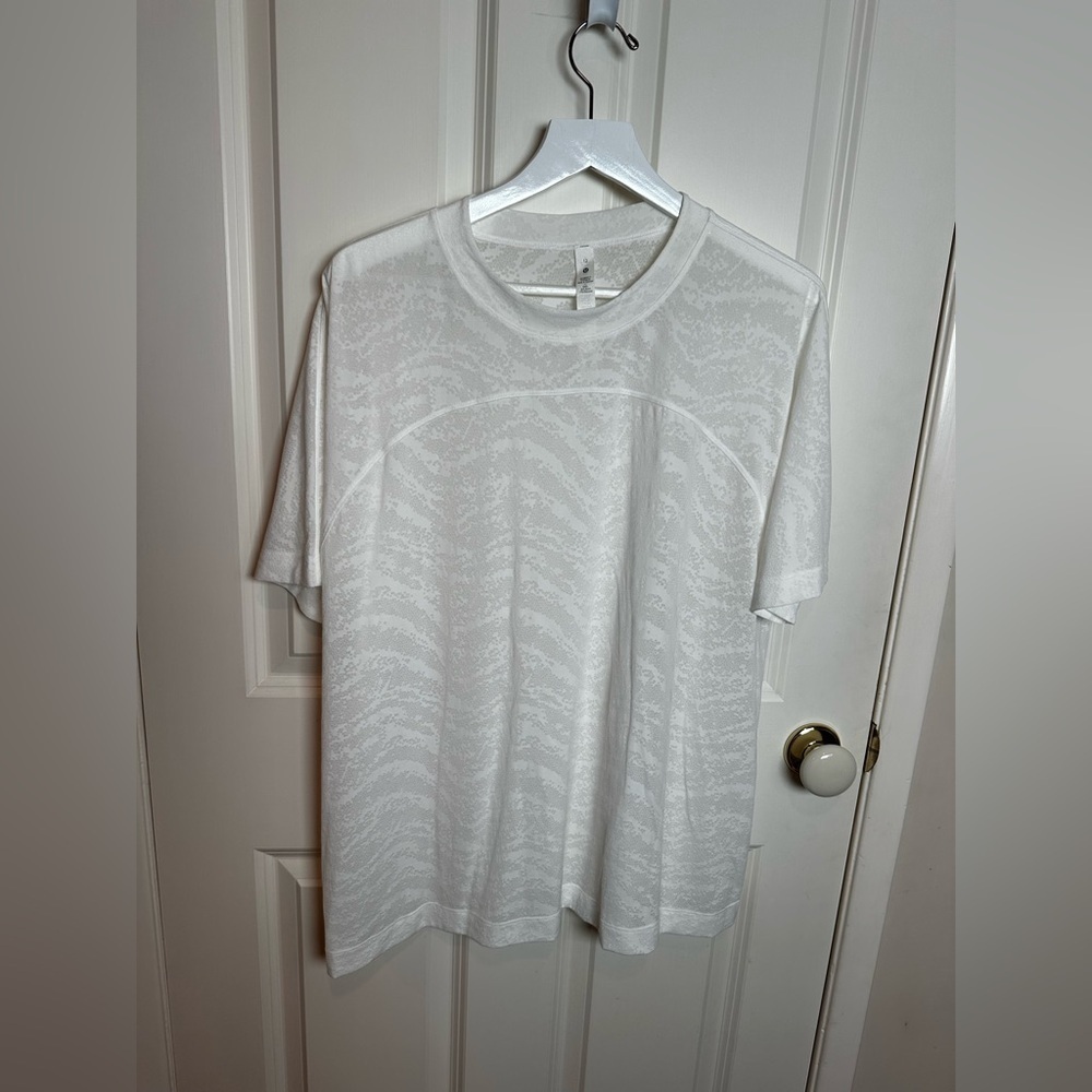 lululemon athletica White Textured Short Sleeve Tee